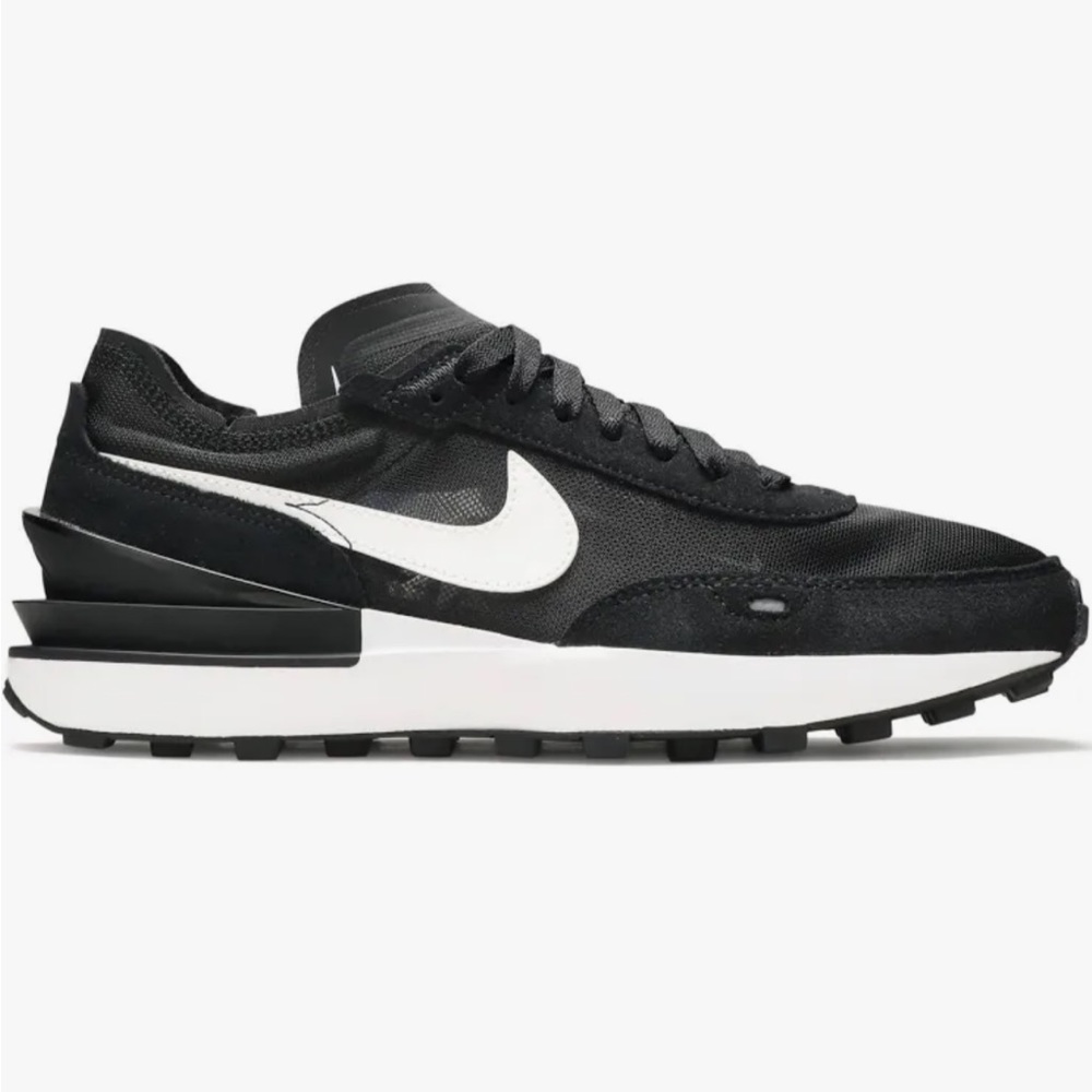 Nike women’s waffle one sneakers size 7